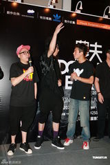 幻灯图集：好友农夫开演唱会 陈冠希现身力挺