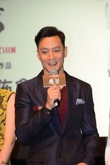 组图：《魔警》吴彦祖称与刘烨订娃娃亲是玩笑