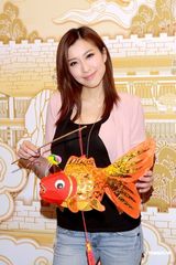 组图：佘诗曼等众星出席活动 坦言不在乎获奖