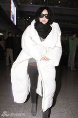 组图：王菲离婚后现身 过往奇装异服造型盘点