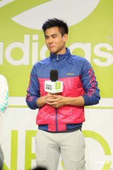 组图：Angelababy与彭于晏运动装活力十足