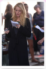 组图：布莱克-莱弗利现身片场潮装抢眼