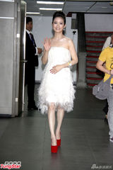 组图：林依晨凭《我可能不会爱你》二度获金钟视后