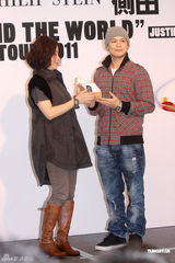 组图：侧田避忌女生怕被女友骂 否认与曹格玩4P 