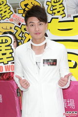 组图：黄宗泽当老板卖生蚝 自曝投资7位数