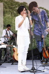 组图：张芸京新造型女人味 传与小煜暧昧粉丝心碎