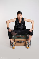 组图：王雷俏皮写真搞怪卖萌