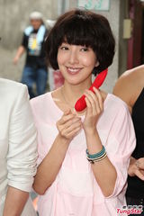 组图：孙耀威不敌美食狂嗑粽子