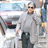 组图：郭晶晶挺大肚上街 霍启刚关怀备至