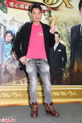 组图：《名媛望族》剧组齐聚宣传 杨怡压力大长痘