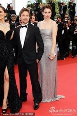 高清组图：《吾栖之肤》首映 班德拉斯吻导演