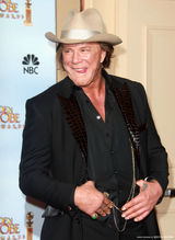 高清组图：金球奖后台 米基-洛克顶礼帽帅气亮相