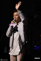 组图：洪卓立音乐会秀舞技 陈伟霆新年要陪阿Sa