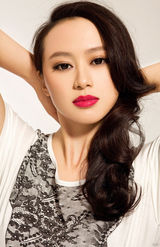 幻灯图：戴菲菲烈焰红唇写真 妩媚变身时尚精灵