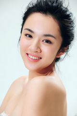 组图：王晓晨气质纯净秀美肌 萌系少女宛若精灵