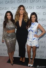 组图：卡戴珊酒店疯玩 豪放光腚跑阳台