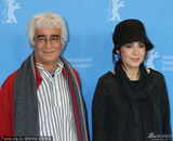 组图：《闭幕》发布 帕纳西红毛衣喜庆亮相