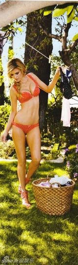 幻灯图：玛丽莎-米勒登封面 展示性感女人的后花园