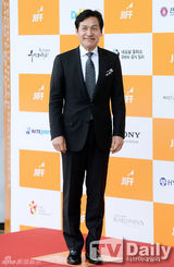 组图：郑雨盛(郑宇成)李准等亮相第14届全州电影节红毯