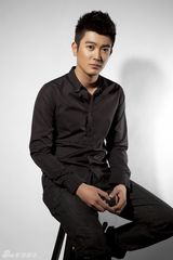 组图：《青瓷》杜江全新写真显成熟稳重