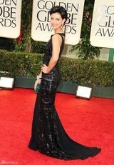 高清组图：莫瑞娜-芭卡琳镂空长裙亮相红毯