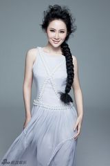 组图：石天琦素雅写真 清爽造型打造精灵气质