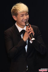 组图：韩团100%七缺一来台 会粉丝小秀中文