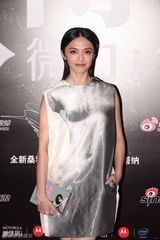 组图：2012新浪微博之夜红毯-姚晨冷艳造型