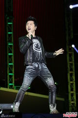 组图：王心凌不谈新恋情 罗志祥庾澄庆比拼热舞