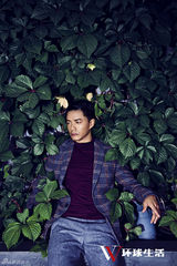 组图：段奕宏登时尚封面  气势十足彰显男人魅力