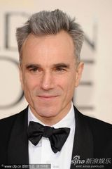 组图：丹尼尔-戴-刘易斯携妻子亮相秀恩爱