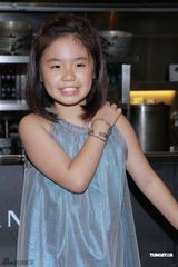 组图：范姜携钟懿走秀 不反对女儿入娱乐圈