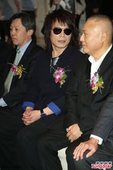 组图：摄影大师加纳典明开摄影展邀伍佰入镜