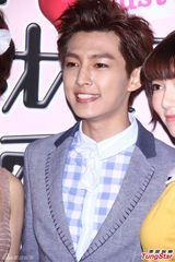 组图：炎亚纶首次合作郭雪芙：她是我心中第一