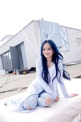 组图：张韶涵《阳光空气》MV首播 展温暖活力