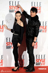 高清图：徐静蕾牵手黄立行 《杜拉拉》未映先拿奖