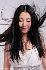 组图：刘媛媛为某广告拍摄最新写真