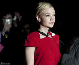 高清组图：凯瑞-穆里根印花礼服亮相高跟鞋抢眼