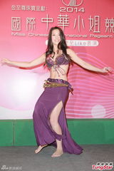 组图：准华姐陈凯琳献歌赠母亲 参赛佳丽露底裤