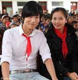 组图：张峻宁获聘首任希望工程大使 奔赴甘肃支教