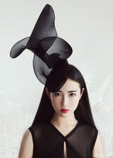 张辛苑《I Look》杂志写真 变黑白时尚精灵(图)