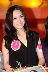 组图：阿娇否认TWINS解散 坦言不是“黑面女神”