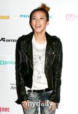 组图：2NE1举行新闻发布会 公开新专辑主打歌MV