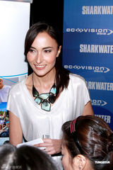 幻灯：Lisa S助阵环保展姣好身材 夫婿吴彦祖无踪