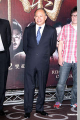 组图：大S缺席《剑雨》宣传 家中绿豆练活埋