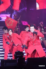 高清组图：温拿演唱会圆满结束 财源滚滚开心到底