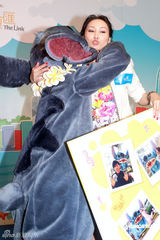 幻灯图集：郭可盈产后首度复工 恢复窈窕好身材