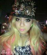 好声音清纯胖妞私照曝光 浓妆爆乳被指装纯(图)