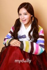 组图：组合Rainbow穿韩服拍写真 为粉丝送中秋祝福