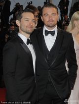 组图：盖茨比剧组亮相 莱昂纳多与马奎尔斗帅